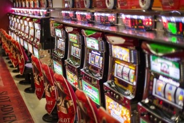 Sweet Bonanza and Aviator slot games displayed on lima togel platform powered by Playtech